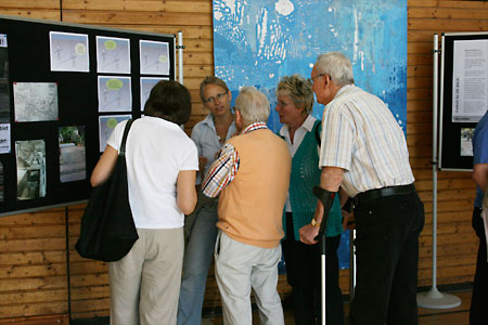 Diskussion am Stand